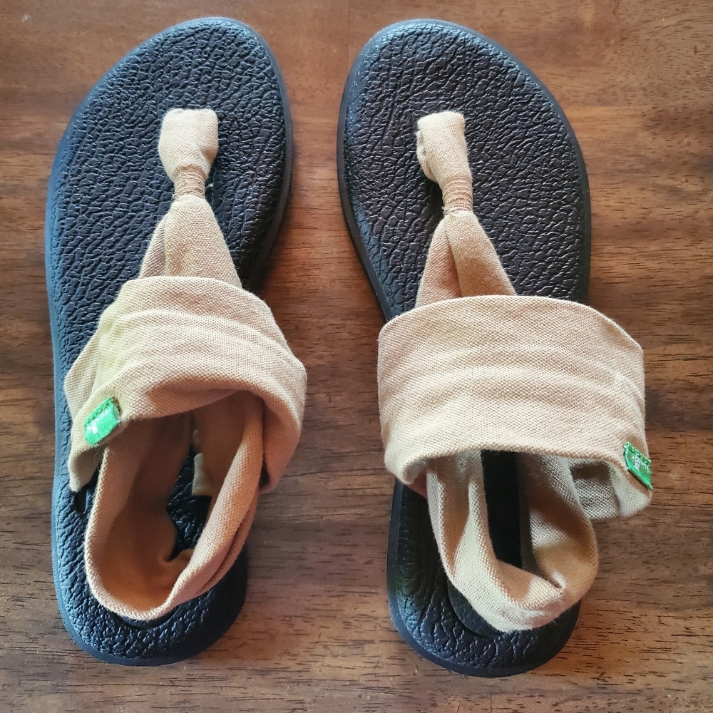 Sanuk Yoga Mat Sandals Beige size 6